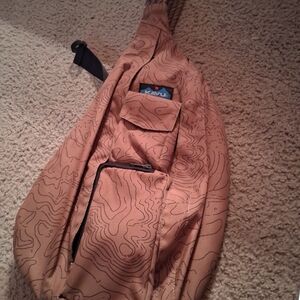 Kavu Tan Topo Print Sling Bag - Peach Tan